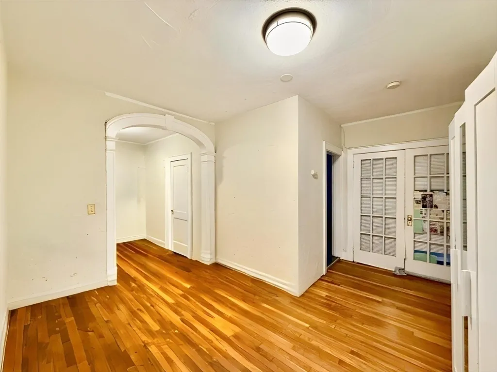 4 bed, 1 bath apartment for rent at 1468 Commonwealth Ave Unit 2, Brighton — photo 5 of 23