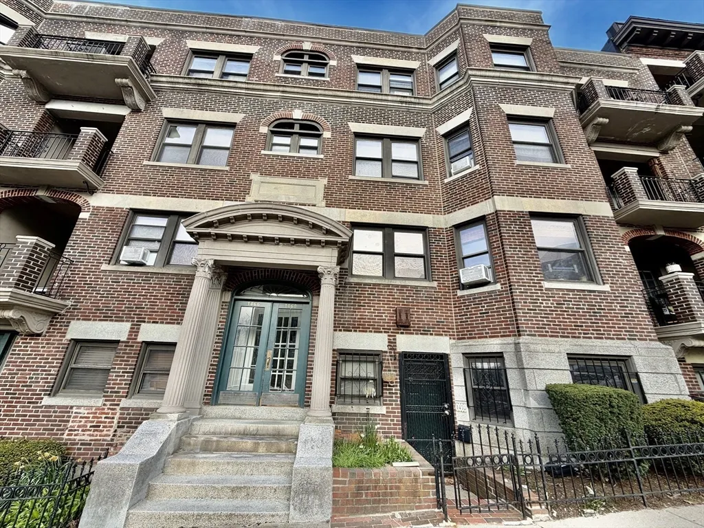 4 bed, 1 bath apartment for rent at 1468 Commonwealth Ave Unit 2, Brighton
