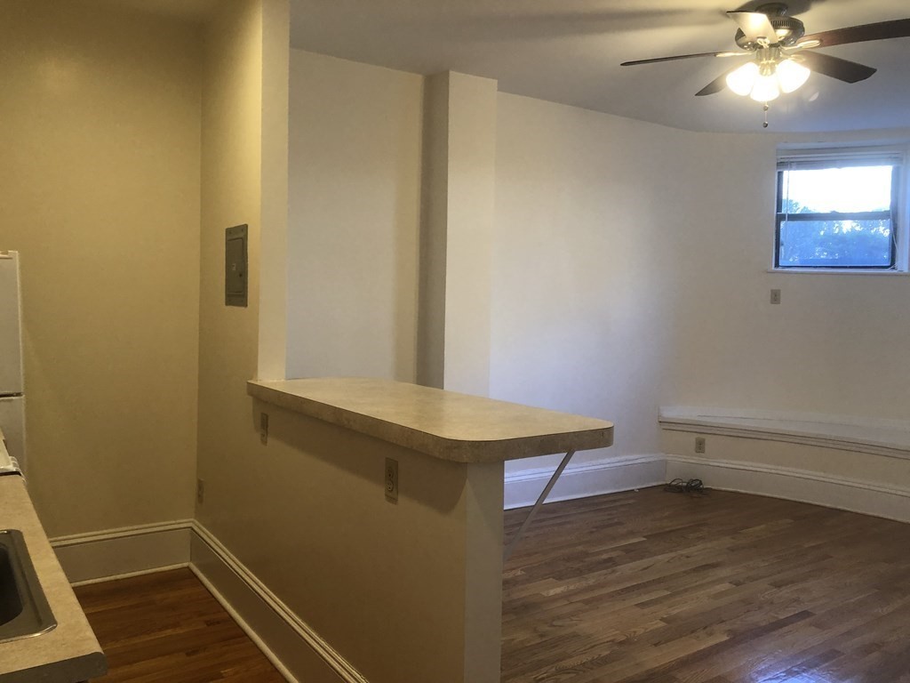 1 bed, 1 bath apartment for rent at 1469 Beacon St Unit 9, Griggs Park — photo 3 of 20