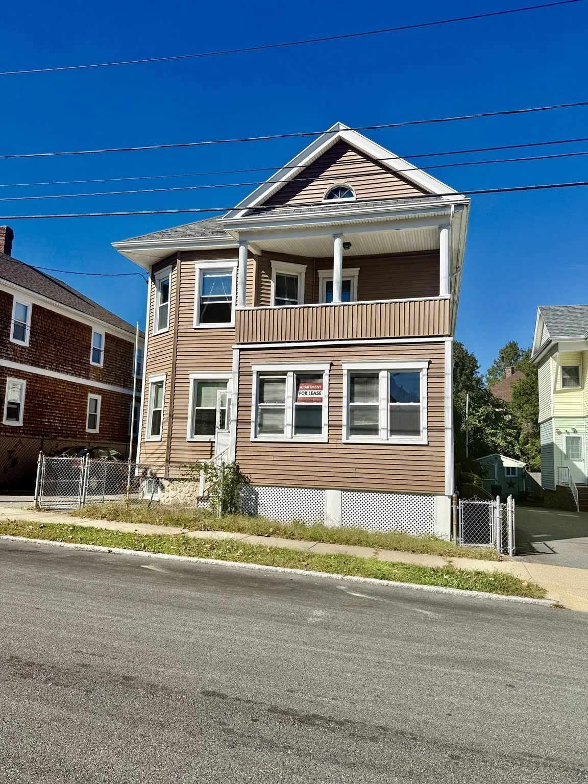 3 bed, 1 bath apartment for rent at 147-149 Clara Unit 1, South