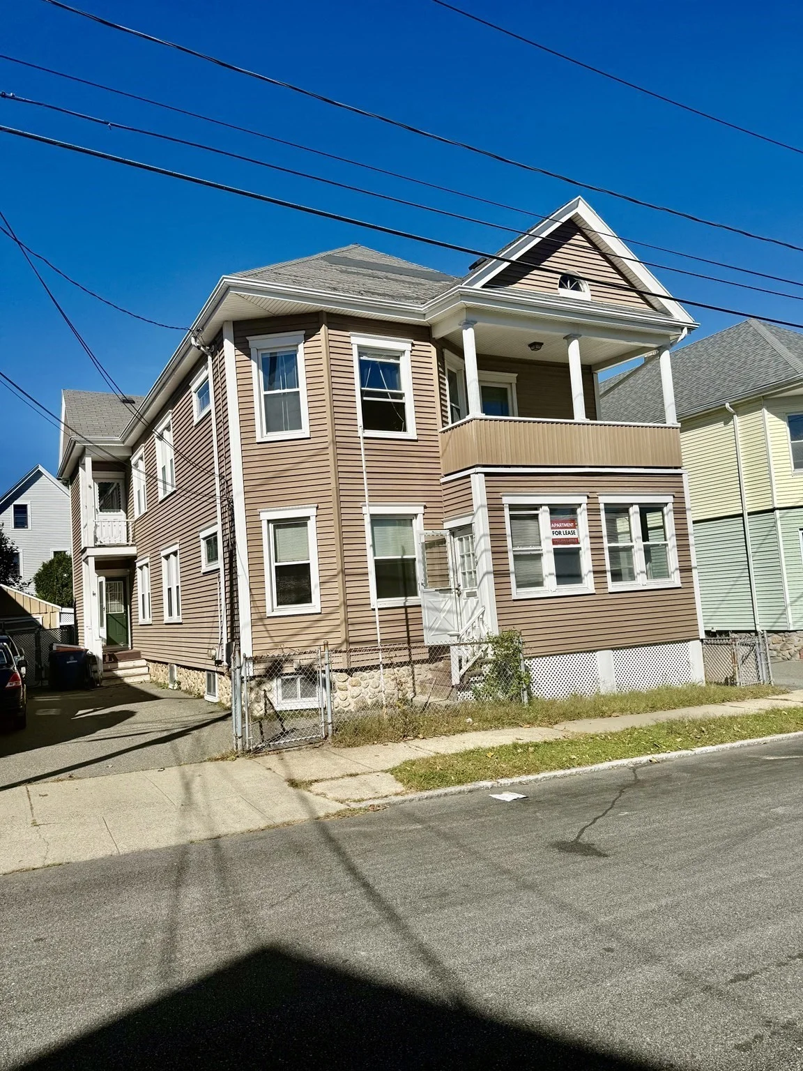 3 bed, 1 bath apartment for rent at 147-149 Clara Unit 1, South — photo 2 of 13