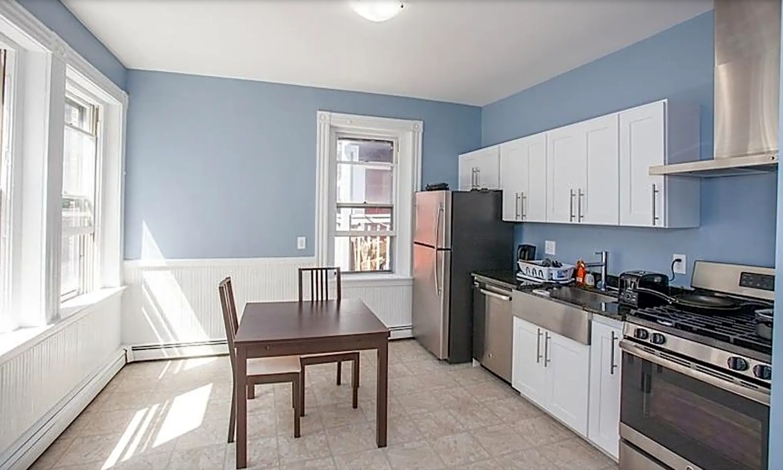 3 bed, 1 bath apartment for rent at 147 Columbia St Unit 2, The Port — photo 3 of 14