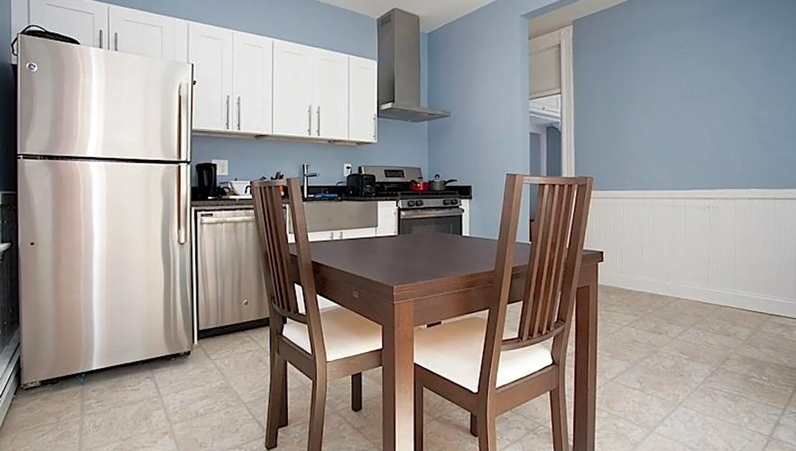 3 bed, 1 bath apartment for rent at 147 Columbia St Unit 2, The Port — photo 2 of 14