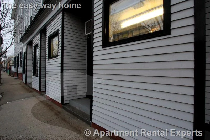 3 bed, 1 bath apartment for rent at 147 Columbia St Unit 2L, Central Square — photo 15 of 16