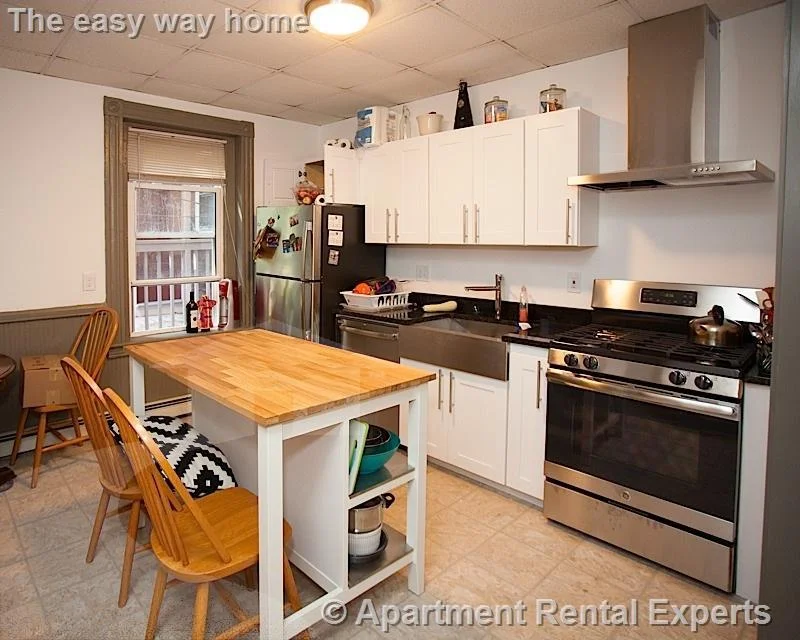 3 bed, 1 bath apartment for rent at 147 Columbia St Unit 2L, Central Square — photo 1 of 16