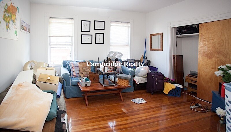 3 bed, 1 bath apartment for rent at 147 Columbia St Unit 2T, The Port — photo 3 of 5