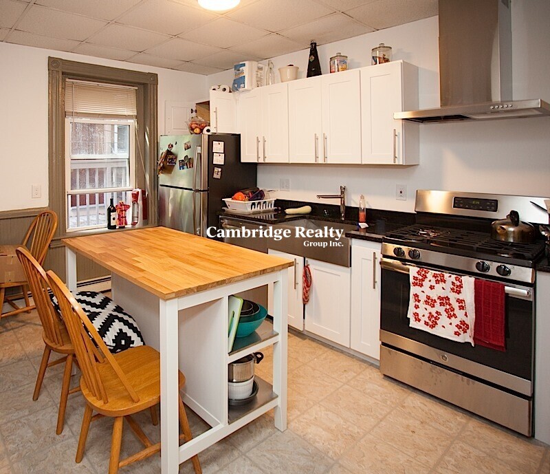 3 bed, 1 bath apartment for rent at 147 Columbia St Unit 2T, The Port — photo 1 of 5