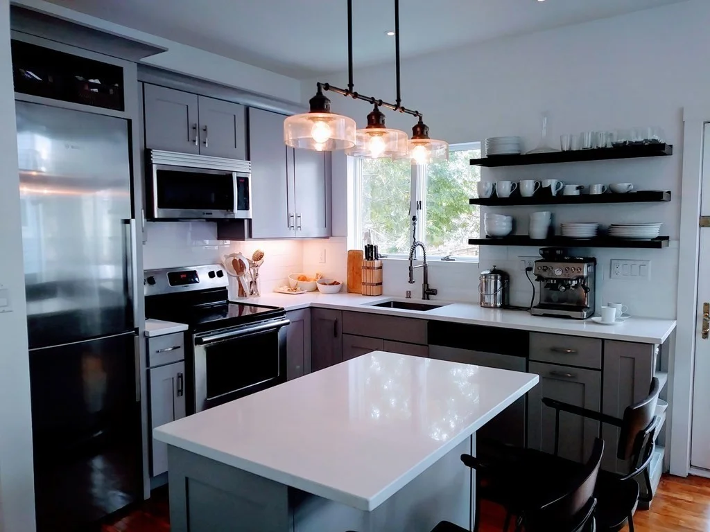 3 bed, 2 bath apartment for rent at 147 Cushing St Unit 2, Strawberry Hill — photo 3 of 20