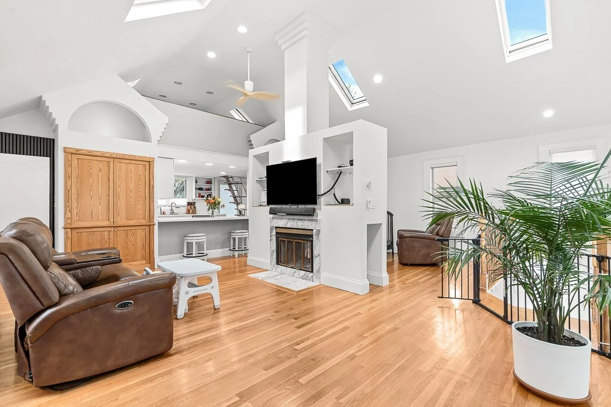 2 bed, 2 bath apartment for rent at 147 Cushing St Unit 5, Strawberry Hill