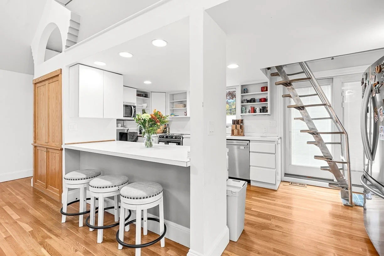 2 bed, 2 bath apartment for rent at 147 Cushing St Unit 5, Strawberry Hill — photo 4 of 27