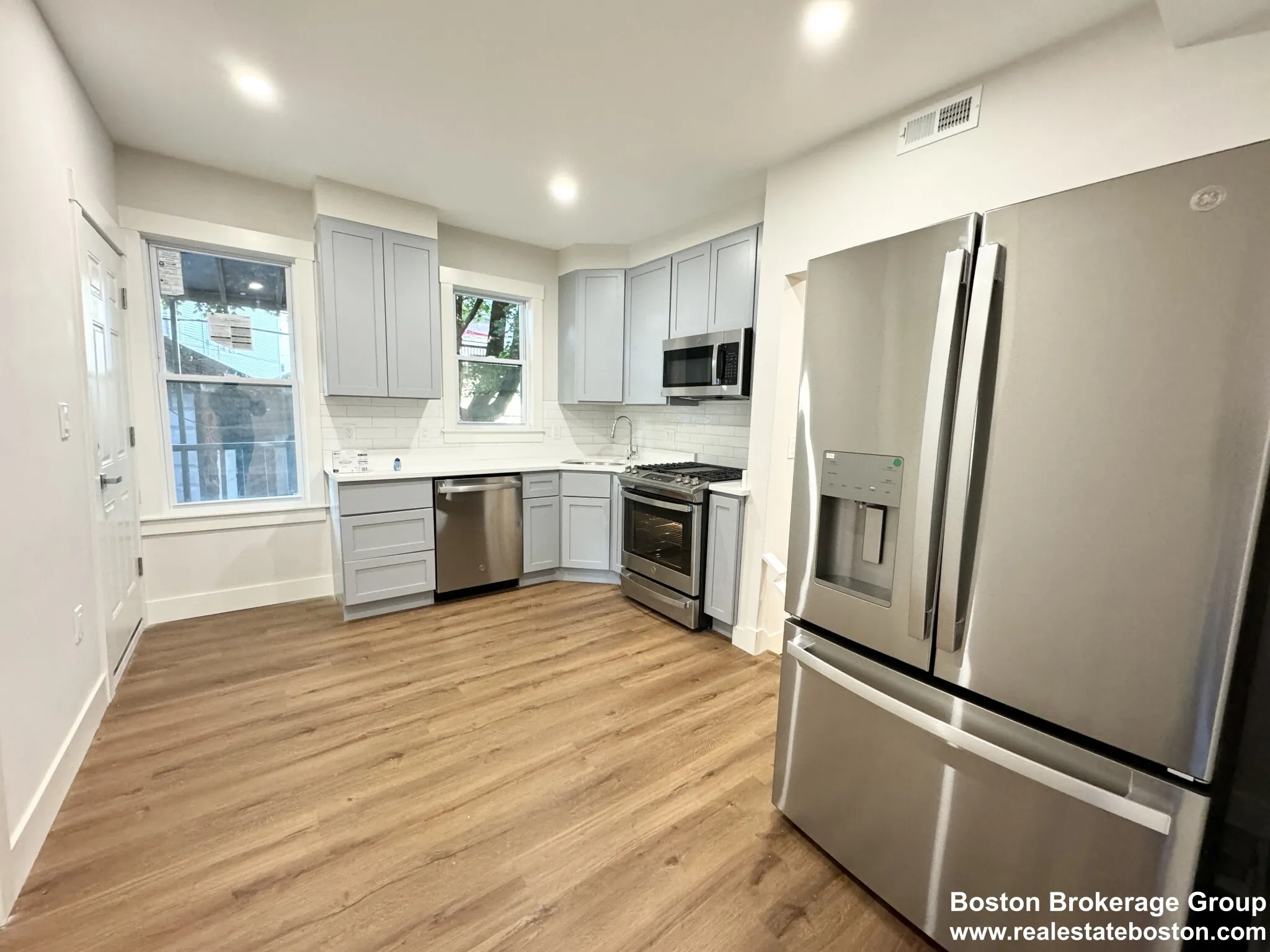 4 bed, 2 bath apartment for rent at 147 East Cottage St Unit 1F, Dorchester — photo 2 of 7