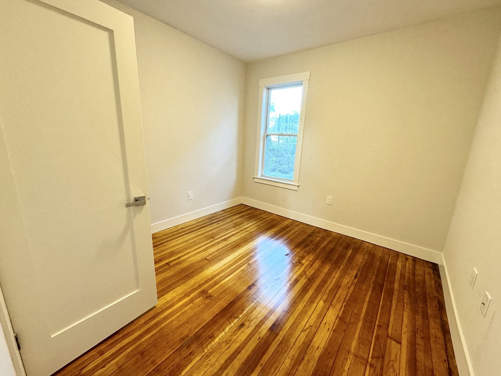 4 bed, 2 bath apartment for rent at 147 East Cottage Unit 1, Dorchester — photo 5 of 7