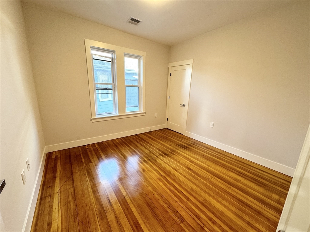 4 bed, 2 bath apartment for rent at 147 East Cottage Unit 2, Dorchester — photo 4 of 7