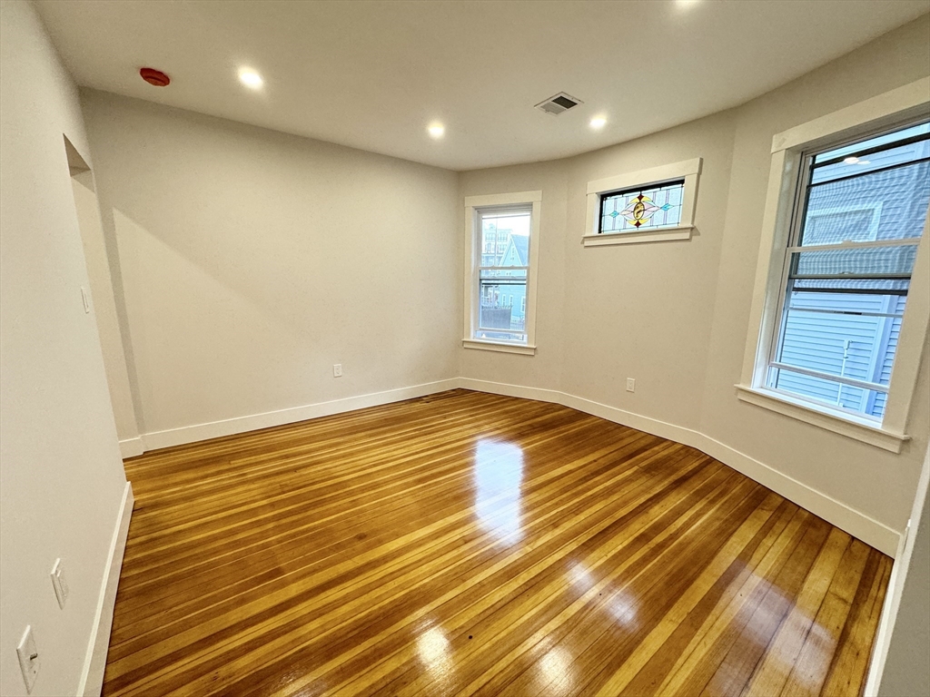 4 bed, 2 bath apartment for rent at 147 East Cottage Unit 2, Dorchester — photo 3 of 7