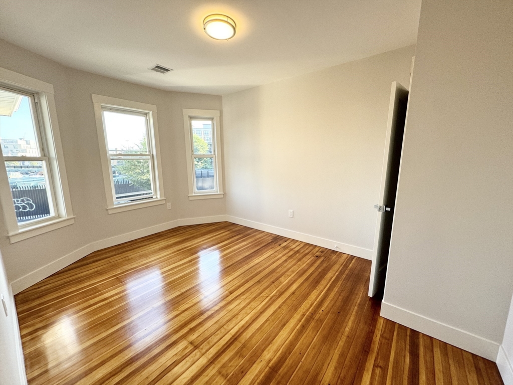 4 bed, 2 bath apartment for rent at 147 East Cottage Unit 2, Dorchester — photo 2 of 7