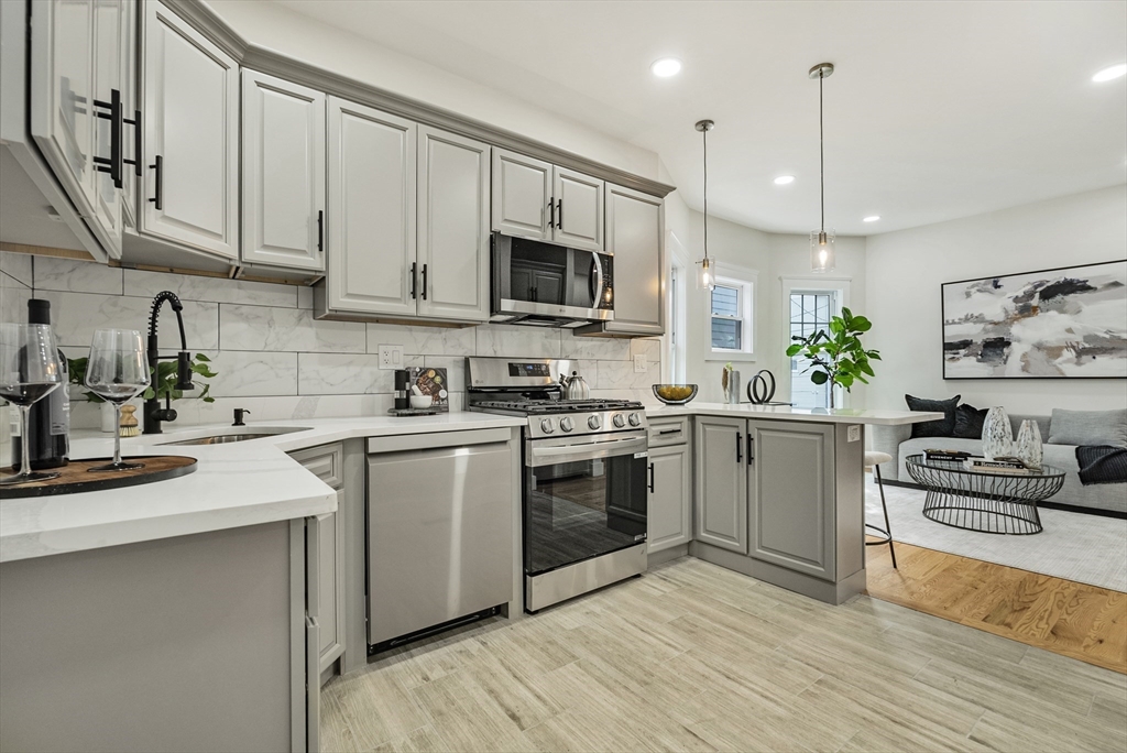 2 bed, 1 bath apartment for rent at 147 Jefferson Ave Unit 1, Everett — photo 3 of 19