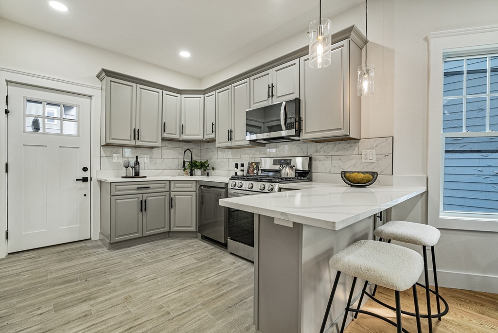 2 bed, 1 bath apartment for rent at 147 Jefferson Ave Unit 1, Everett — photo 2 of 19