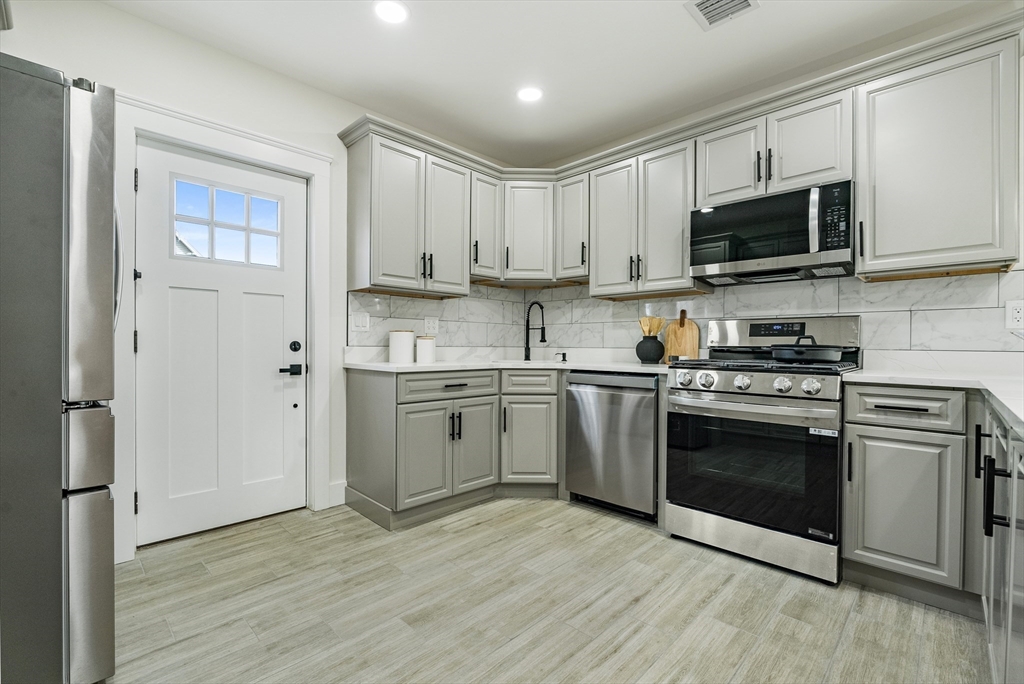 3 bed, 2 bath apartment for rent at 147 Jefferson Ave Unit 2, Everett — photo 5 of 28