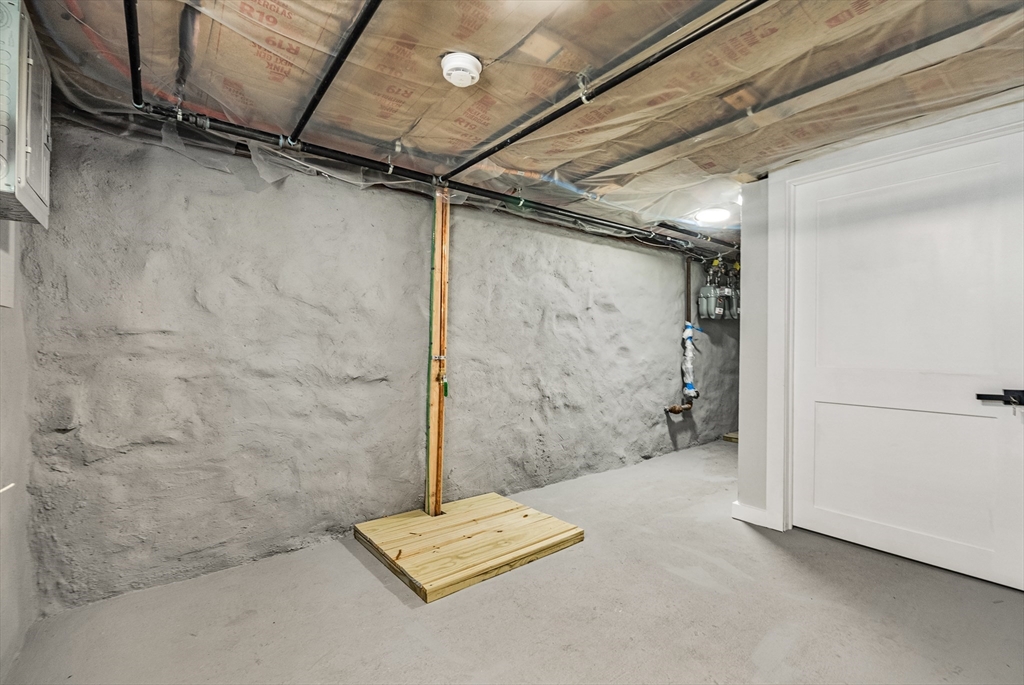 3 bed, 2 bath apartment for rent at 147 Jefferson Ave Unit 2, Everett — photo 21 of 28