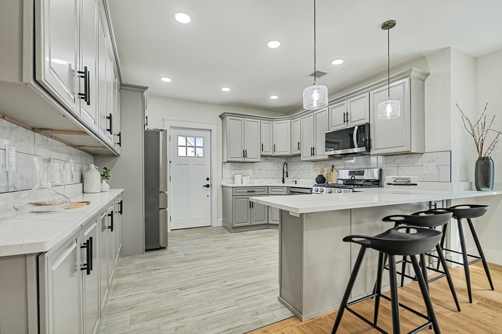 3 bed, 2 bath apartment for rent at 147 Jefferson Ave Unit 2, Everett — photo 3 of 28