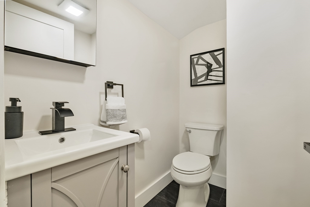 3 bed, 2 bath apartment for rent at 147 Jefferson Ave Unit 2, Everett — photo 17 of 28