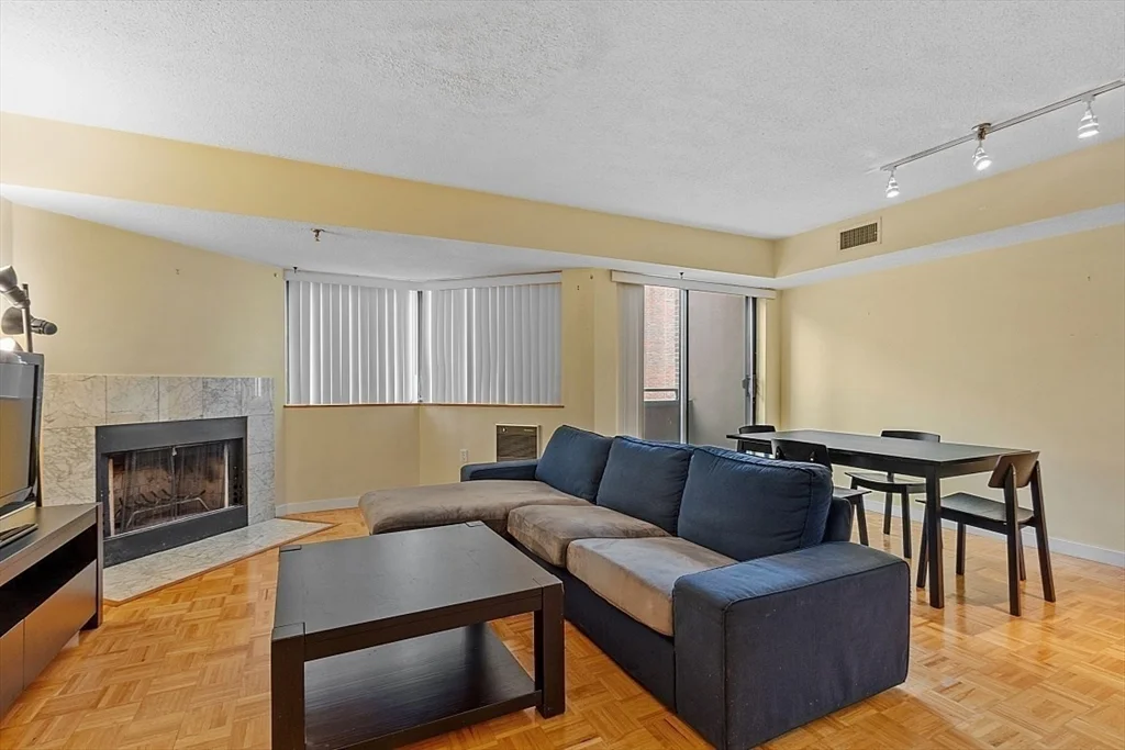 2 bed, 2 bath apartment for rent at 147 Kelton St Unit 717, Allston — photo 3 of 22