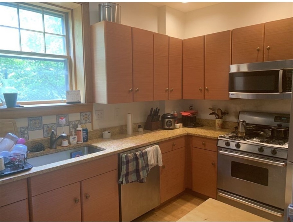 1 bed, 1 bath apartment for rent at 147 Longwood Ave Unit ROOM, Longwood — photo 6 of 13