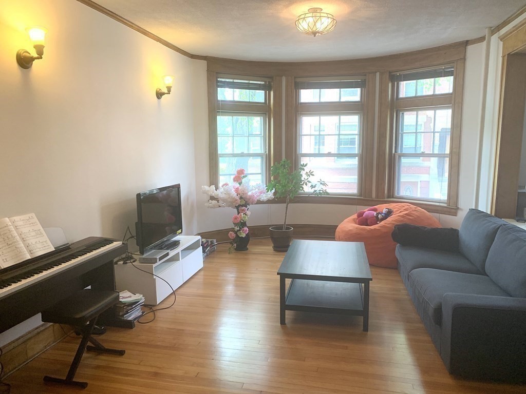 1 bed, 1 bath apartment for rent at 147 Longwood Ave Unit ROOM, Longwood — photo 7 of 13