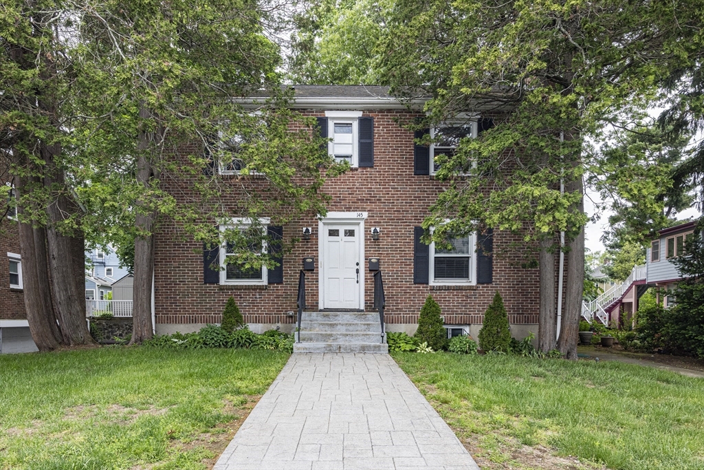 3 bed, 2 bath apartment for rent at 147 Lowell Unit 147, Newton — photo 2 of 24