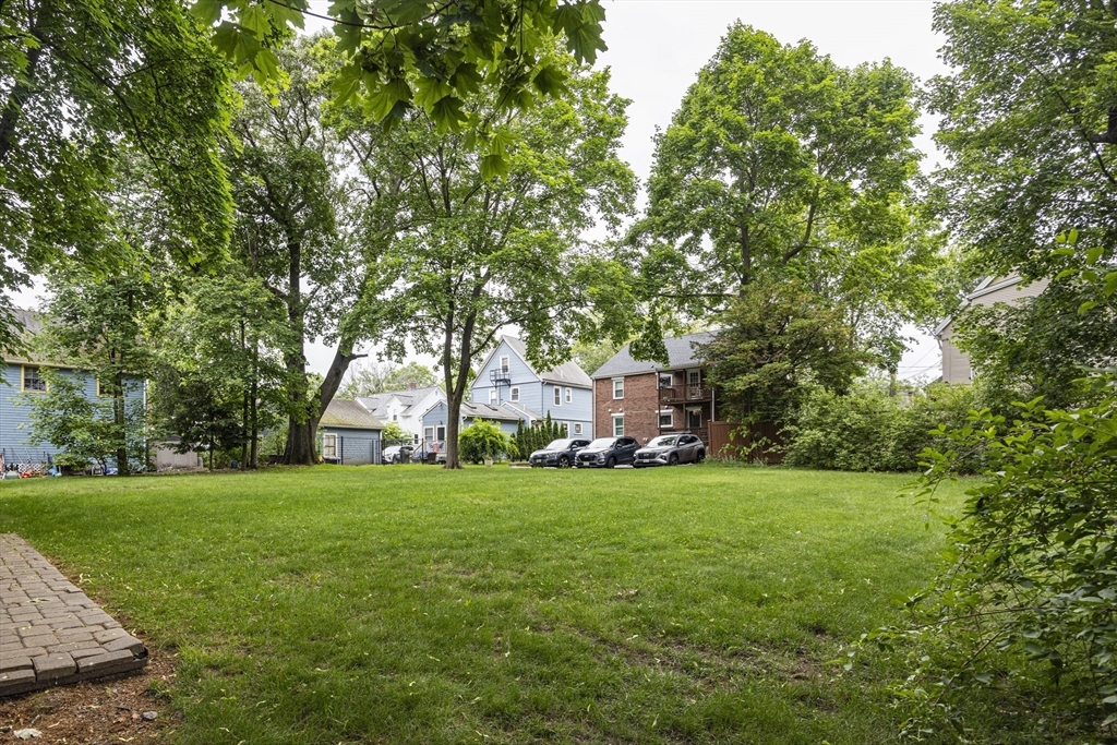 3 bed, 2 bath apartment for rent at 147 Lowell Unit 147, Newton — photo 22 of 24