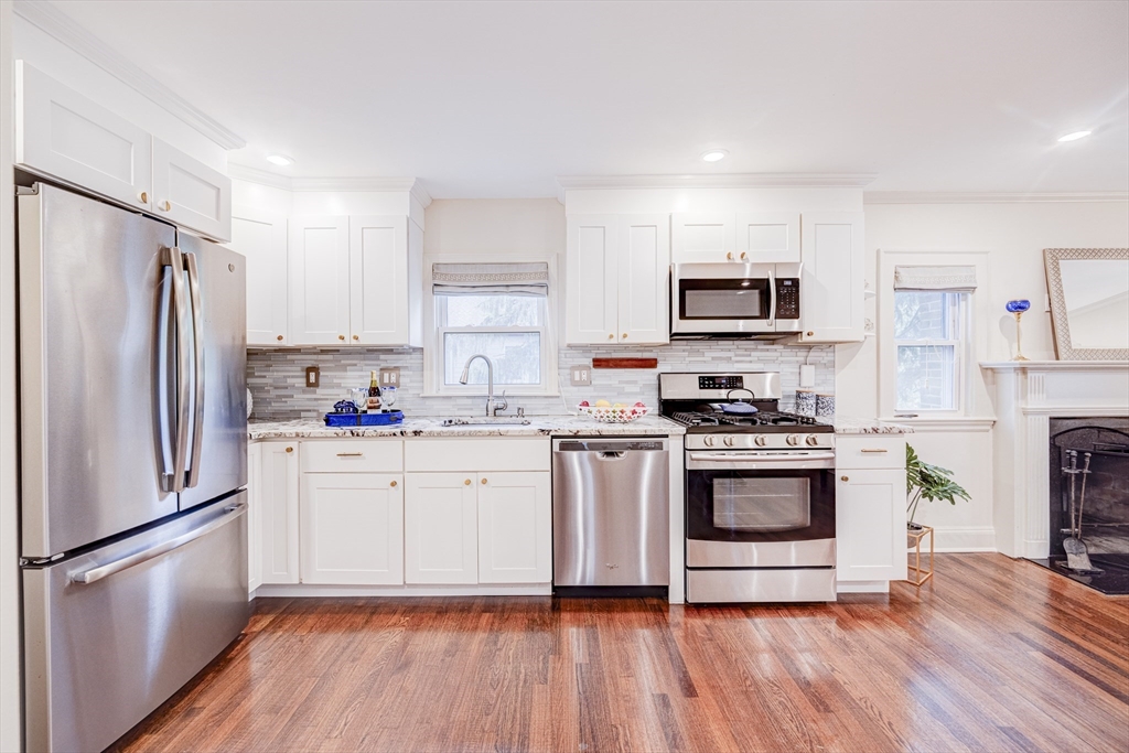 3 bed, 2 bath apartment for rent at 147 Lowell Unit 147, Newton — photo 5 of 24