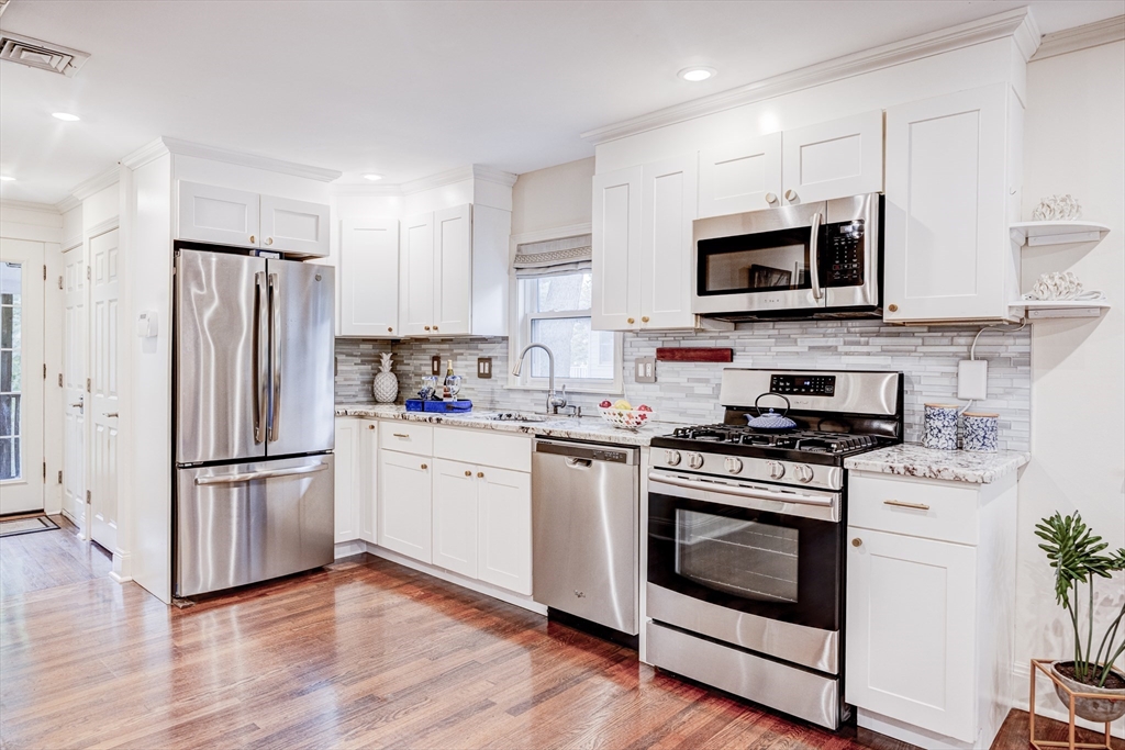 3 bed, 2 bath apartment for rent at 147 Lowell Unit 147, Newton — photo 6 of 24