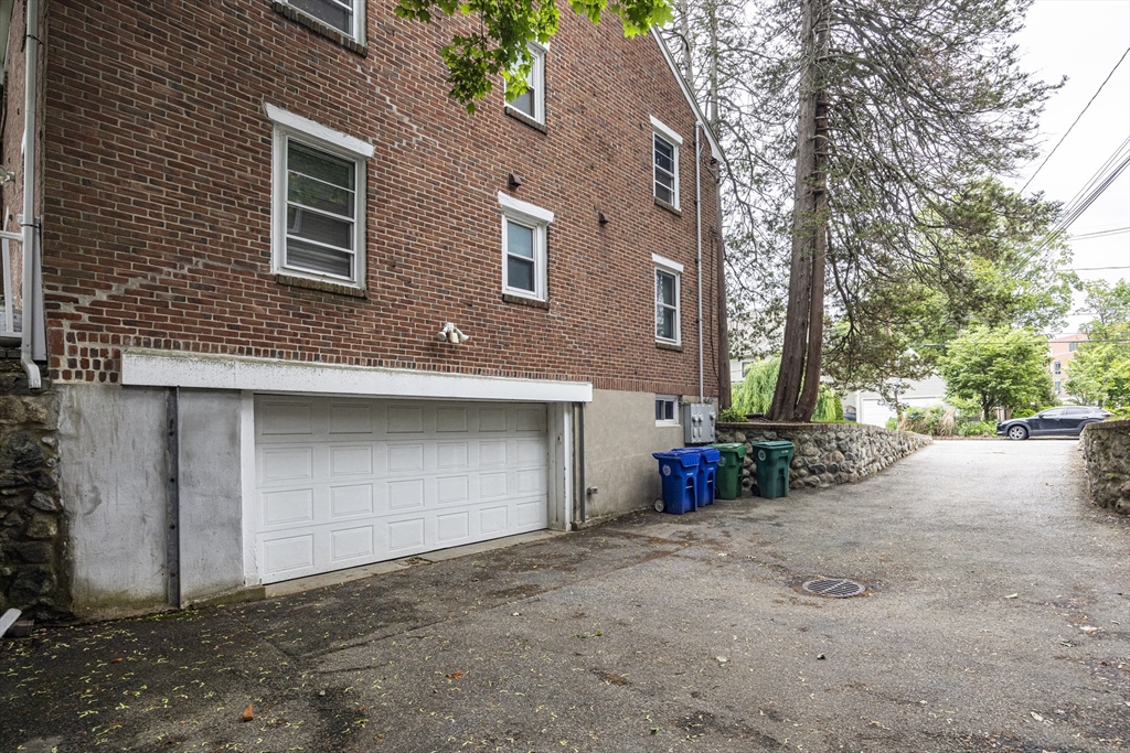 3 bed, 2 bath apartment for rent at 147 Lowell Unit 147, Newton — photo 4 of 24