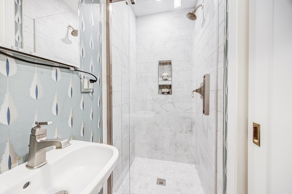 3 bed, 2 bath apartment for rent at 147 Lowell Unit 147, Newton — photo 12 of 24