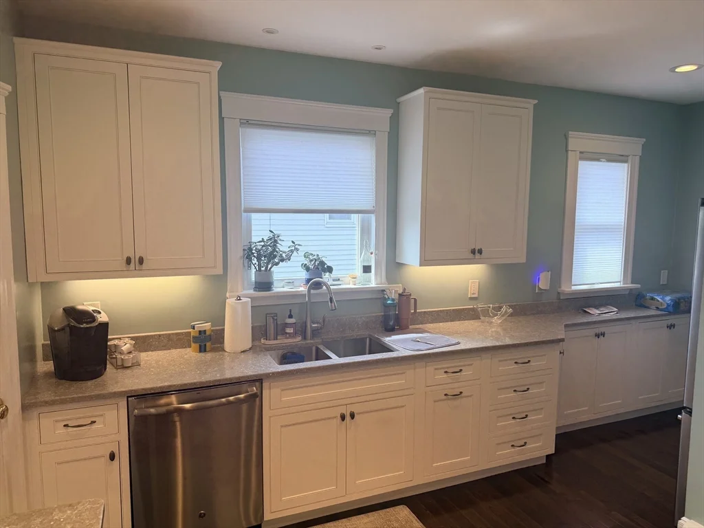 3 bed, 2 bath apartment for rent at 147 Manthorne Rd Unit 2, West Roxbury — photo 5 of 26