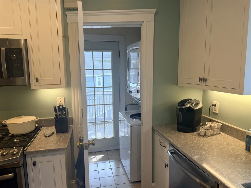 3 bed, 2 bath apartment for rent at 147 Manthorne Rd Unit 2, West Roxbury — photo 6 of 26
