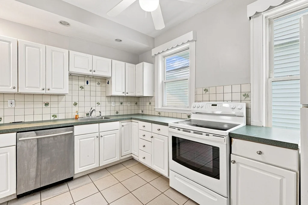 2 bed, 1 bath apartment for rent at 147 Murdock St Unit 1, Brighton — photo 3 of 34