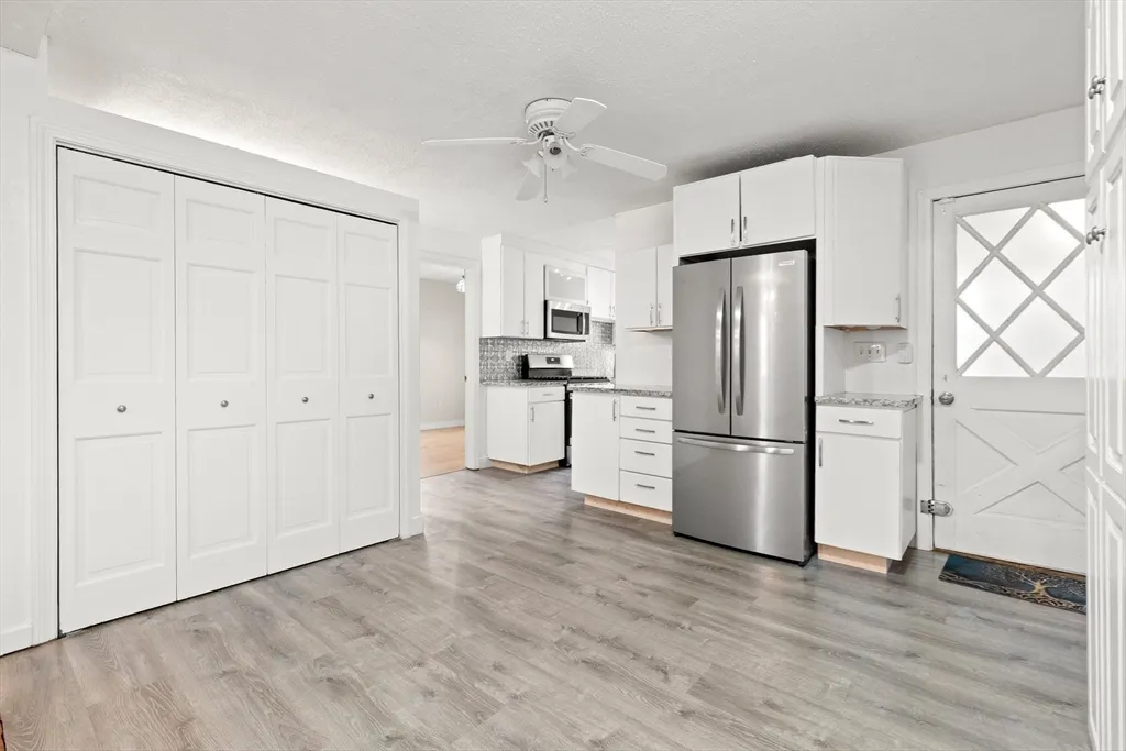 3 bed, 1 bath apartment for rent at 147 Nahant Rd Unit 2, Nahant — photo 6 of 26