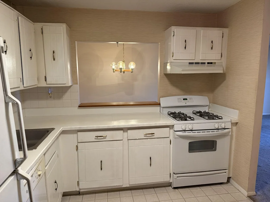 2 bed, 1 bath apartment for rent at 147 Sylvan Unit 19A, Danvers — photo 8 of 29