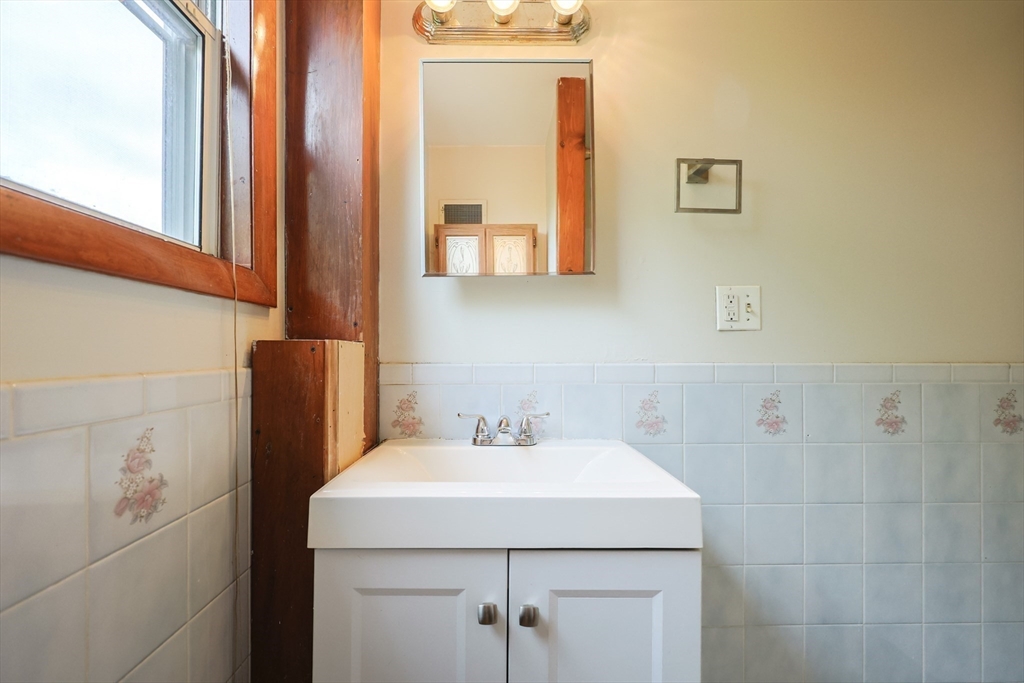 2 bed, 1 bath apartment for rent at 147 Washington Unit 3, Peabody — photo 15 of 23