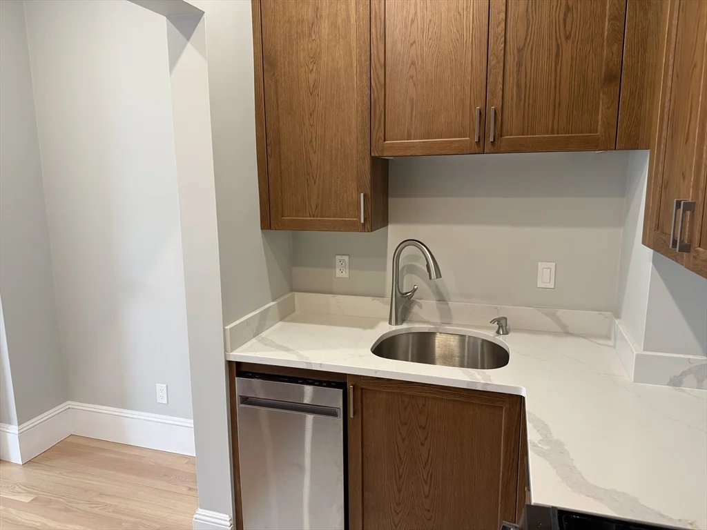 2 bed, 1 bath apartment for rent at 147 West Concord Unit 3, South End — photo 4 of 16