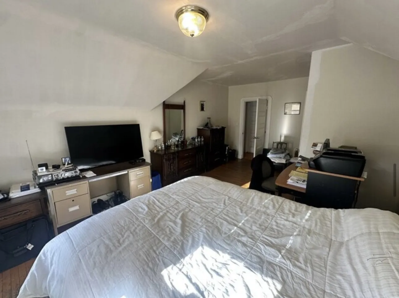 2 bed, 1 bath apartment for rent at 147 Willow Ave Unit 3, Powder House Square — photo 12 of 17