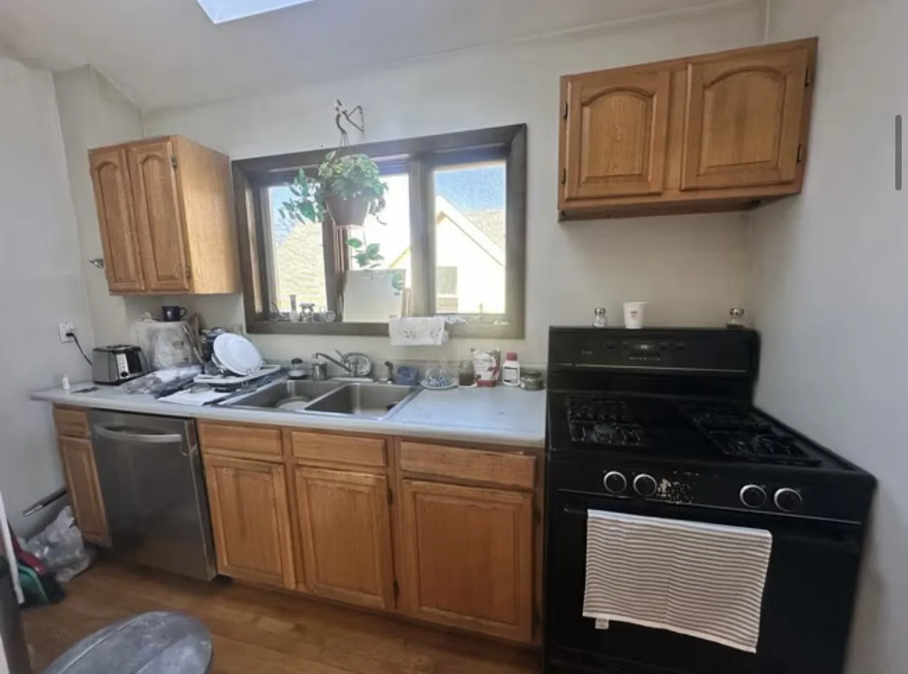 2 bed, 1 bath apartment for rent at 147 Willow Ave Unit 3, Powder House Square — photo 5 of 17