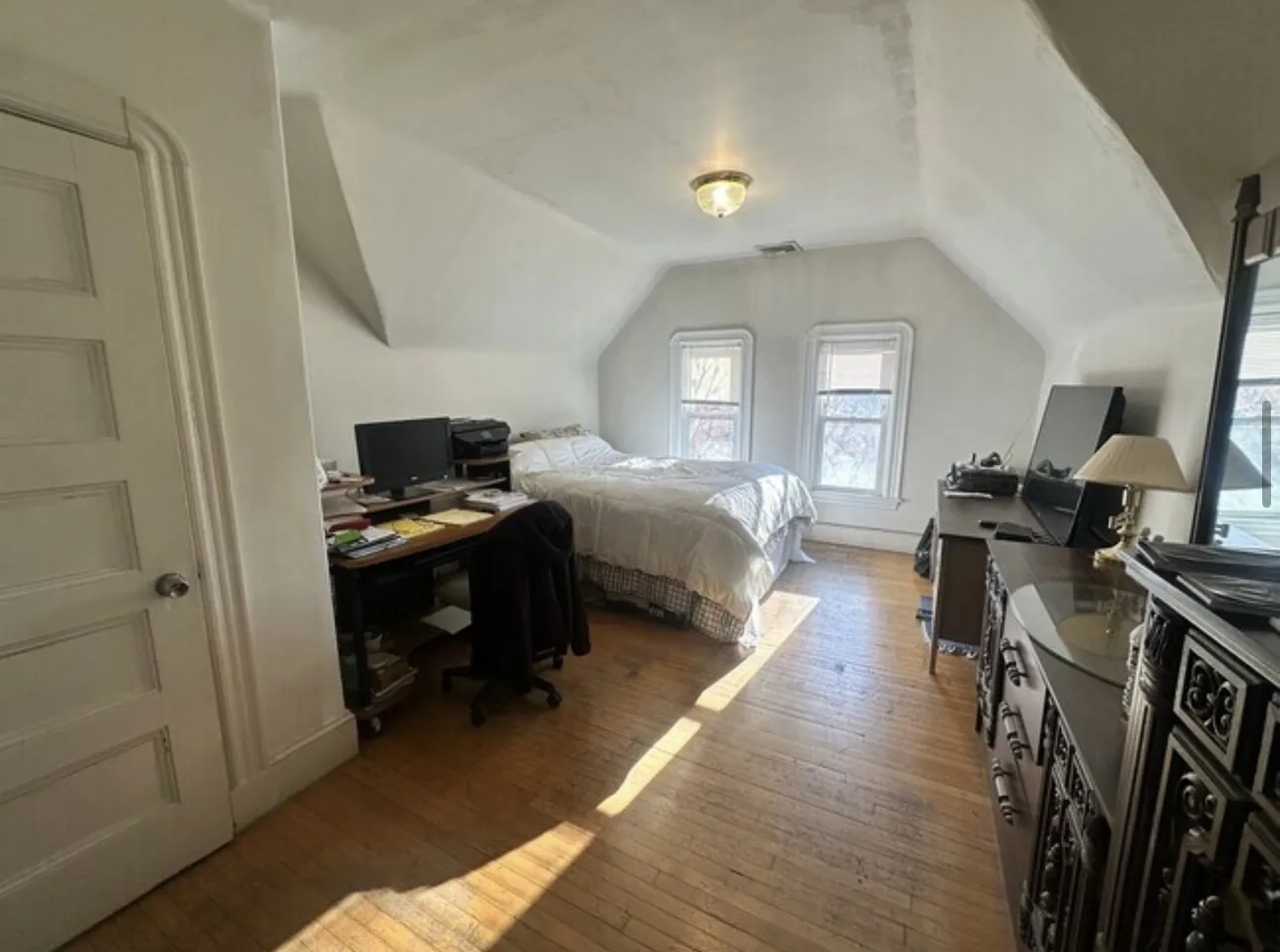 2 bed, 1 bath apartment for rent at 147 Willow Ave Unit 3, Powder House Square — photo 10 of 17
