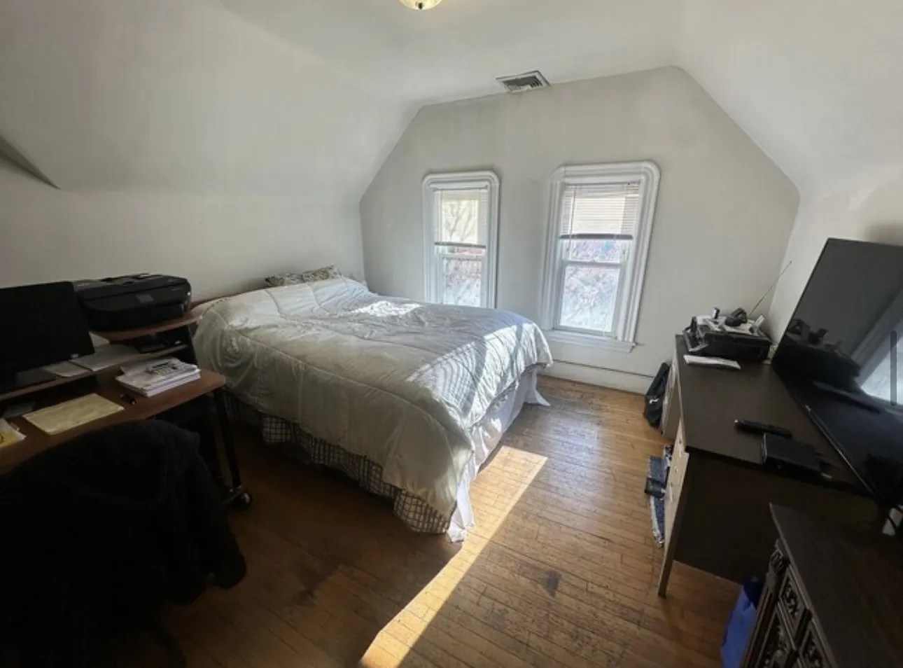 2 bed, 1 bath apartment for rent at 147 Willow Ave Unit 3, Powder House Square — photo 11 of 17