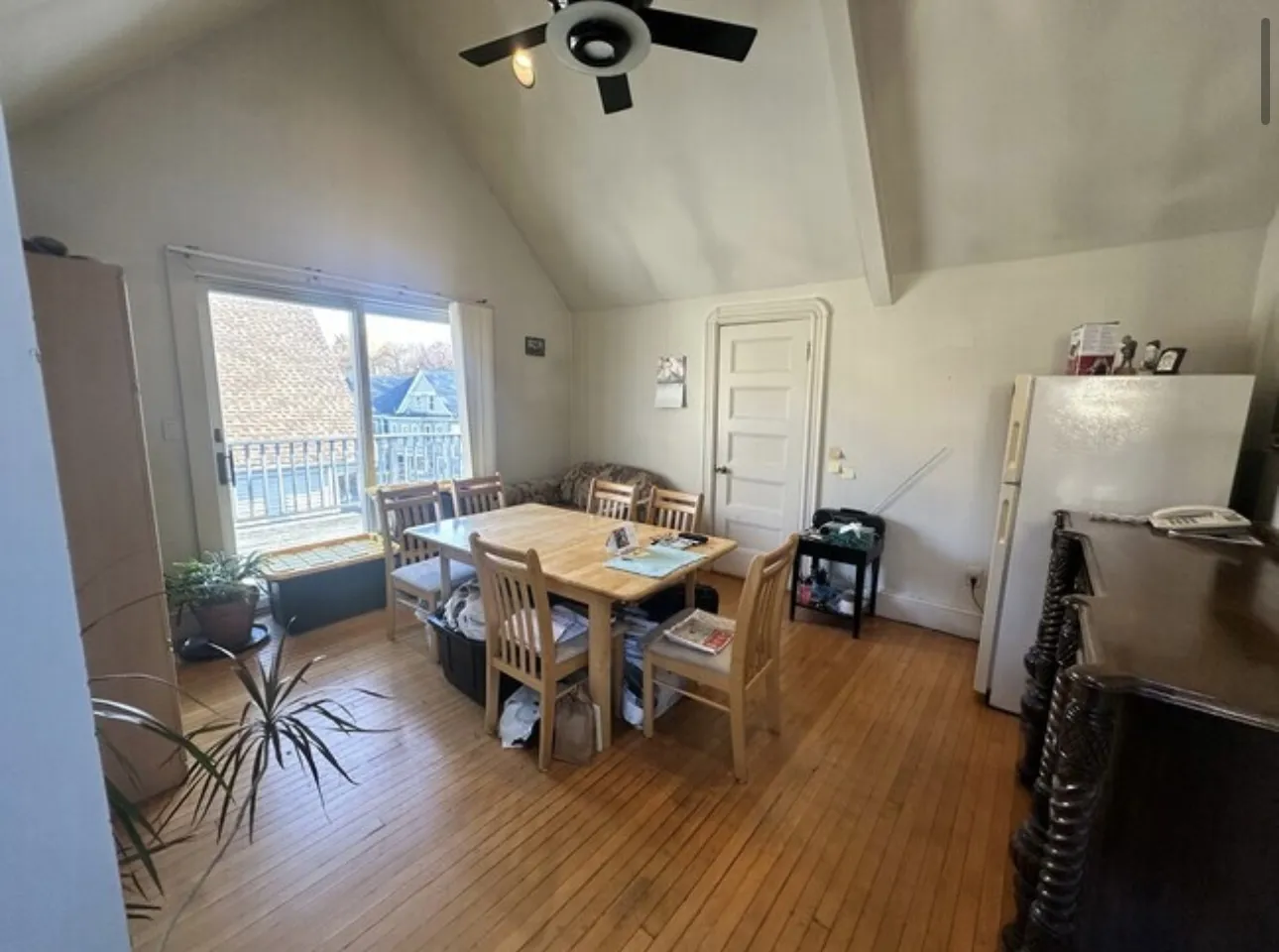 2 bed, 1 bath apartment for rent at 147 Willow Ave Unit 3, Powder House Square — photo 2 of 17