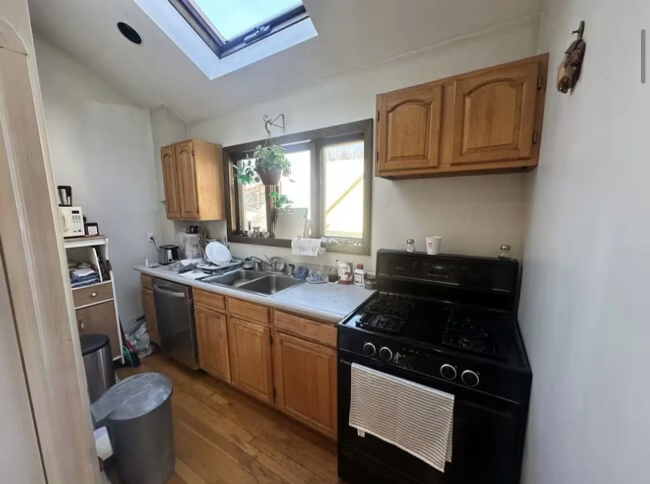 2 bed, 1 bath apartment for rent at 147 Willow Ave Unit 3, Powder House Square — photo 3 of 17