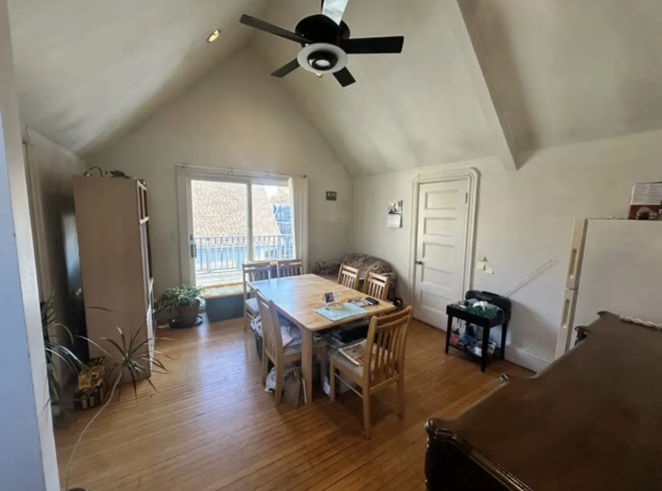 2 bed, 1 bath apartment for rent at 147 Willow Ave Unit 3, Powder House Square — photo 4 of 17