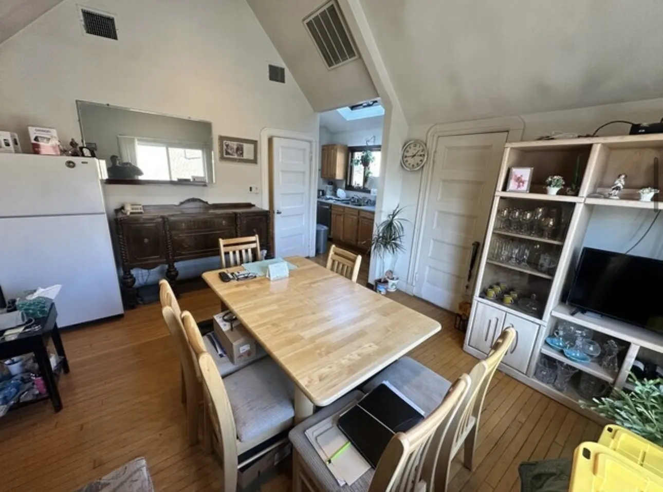 2 bed, 1 bath apartment for rent at 147 Willow Ave Unit 3, Powder House Square — photo 8 of 17