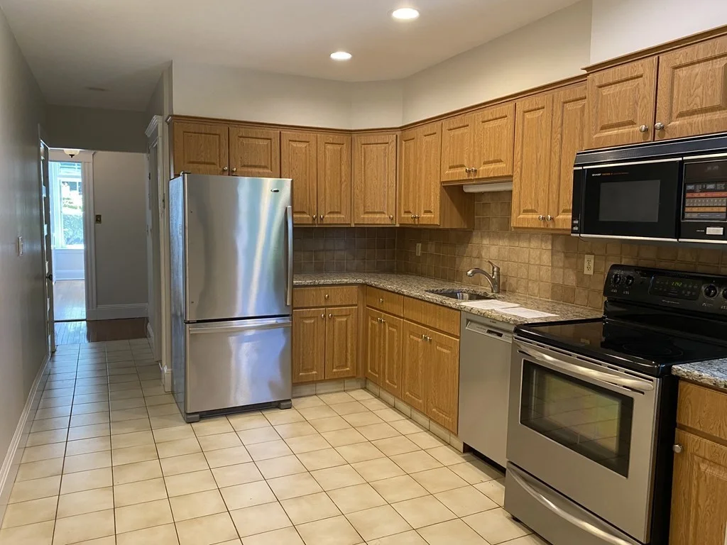 2 bed, 1 bath apartment for rent at 147 Winthrop Rd Unit 3, Brookline — photo 11 of 16